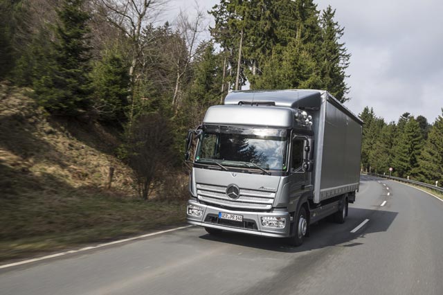 En Mercedes Benz hacen gala de ofrecer consumos de gasóleo y Adblue muy ajustados en sus motores Euro 6.