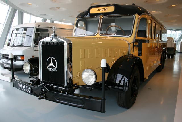 Este furgón postal de 1939 se creó a partir de un chasis tres ejes para bus Mercedes O 10.000.