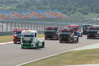Dos MAN perseguidos por tres Renault, el campeonato resumido.