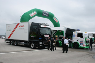 El box del equipo de Jochen Hahn.
