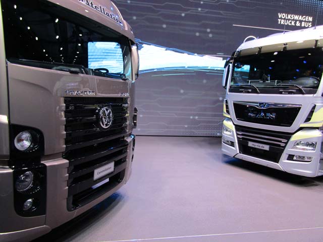 VW Truck & Bus también mostró junto a los MAN europeos su gama pesada de producción brasilera.
