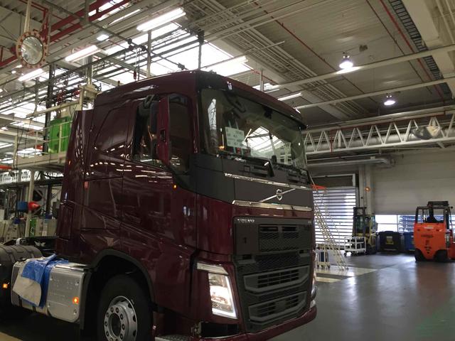 Para pintar un Volvo FH se necesitan 3,8 litros de pintura