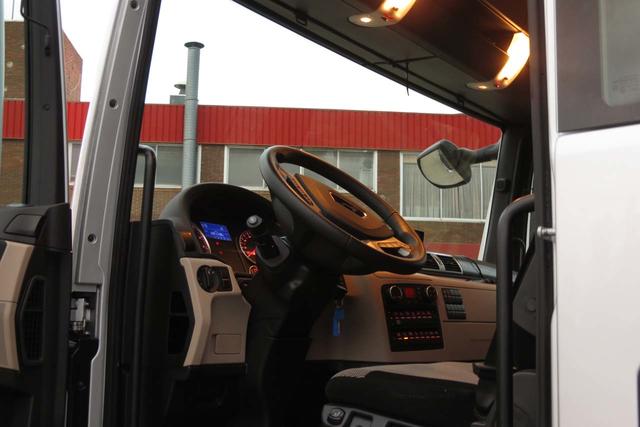 El nuevo interior de los MAN TGX es ahora de tonos más claros.