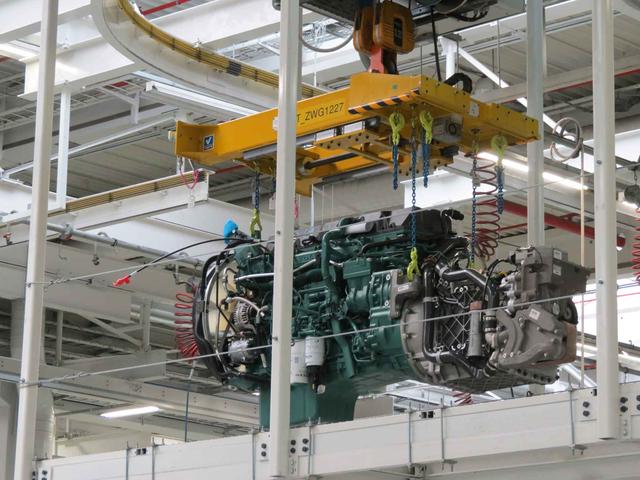La planta cuenta con 56 robots