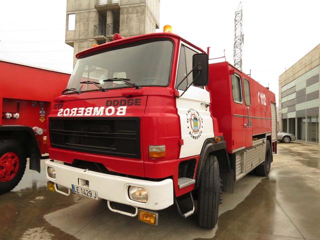 La carrocería del Dodge de bomberos equipa un segundo habitáculo para trasladar a la dotación de bomberos.