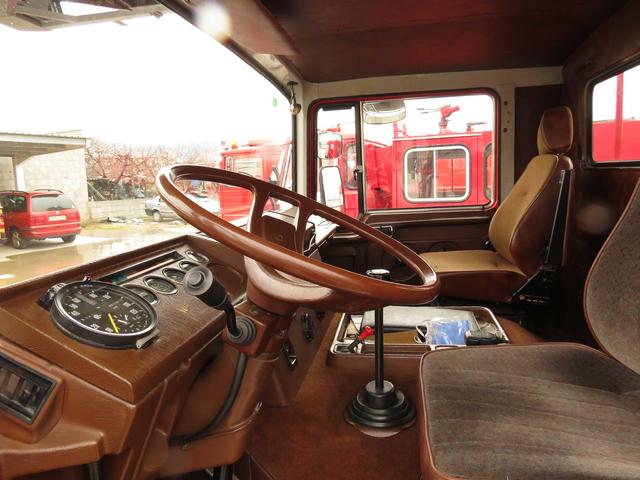 El interior de cabina del Pegaso autoescalera, basado en la gama