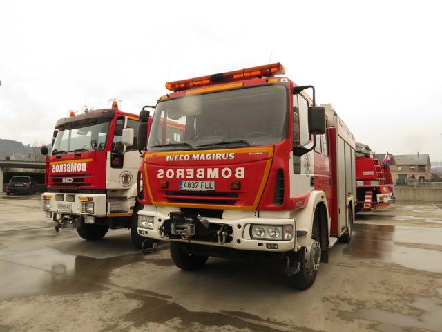 En la actualidad los equipos de bomberos cuentan con modernos vehículos como los Iveco Magirus.