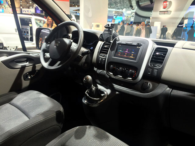 El interior le diferencia de la Trafic, la Vivaro y la Talento