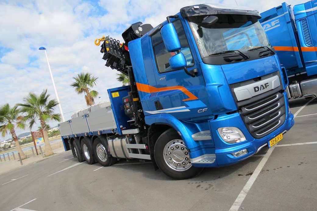 Los chasis multiejes de la gama DAF guardan sorpresas como este CF 8X2 con tres ejes directrices.