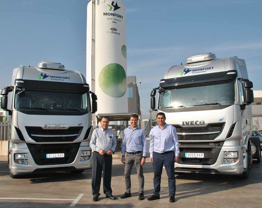 Entrega de los Iveco Stralis NP 460 a Transportes Monfort