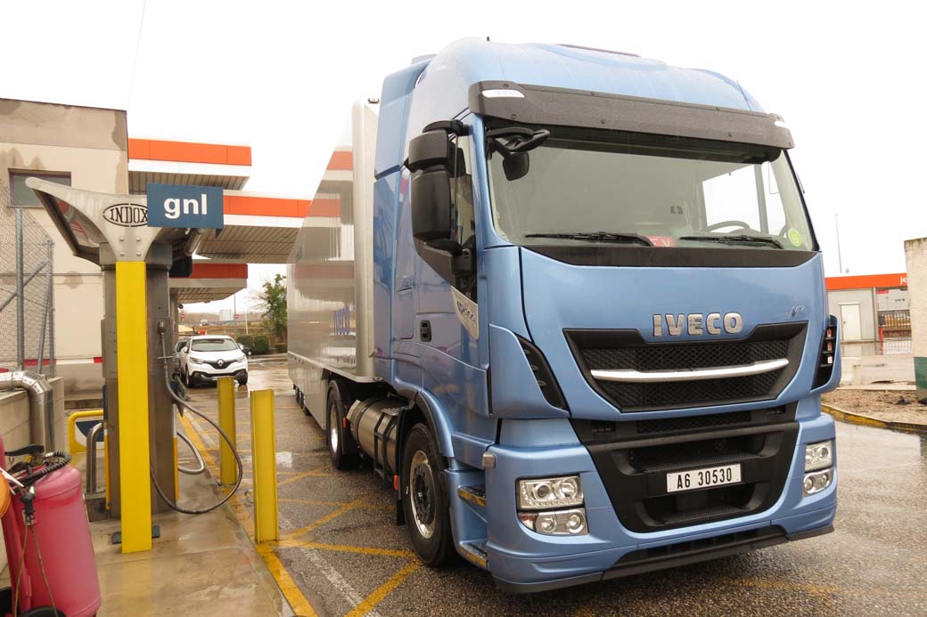 IVECO ha creado el camión de larga distancia de bajas emisiones, con el Stralis NP a GNL y sus 400 CV de potencia máxima.